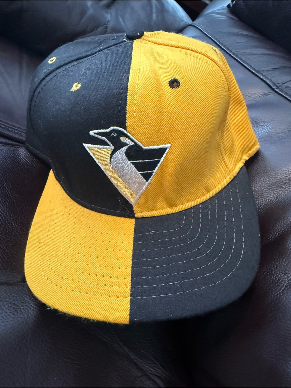 RARE Vintage Pittsburgh Penguins American Needle Black & Yellow Baseball Cap